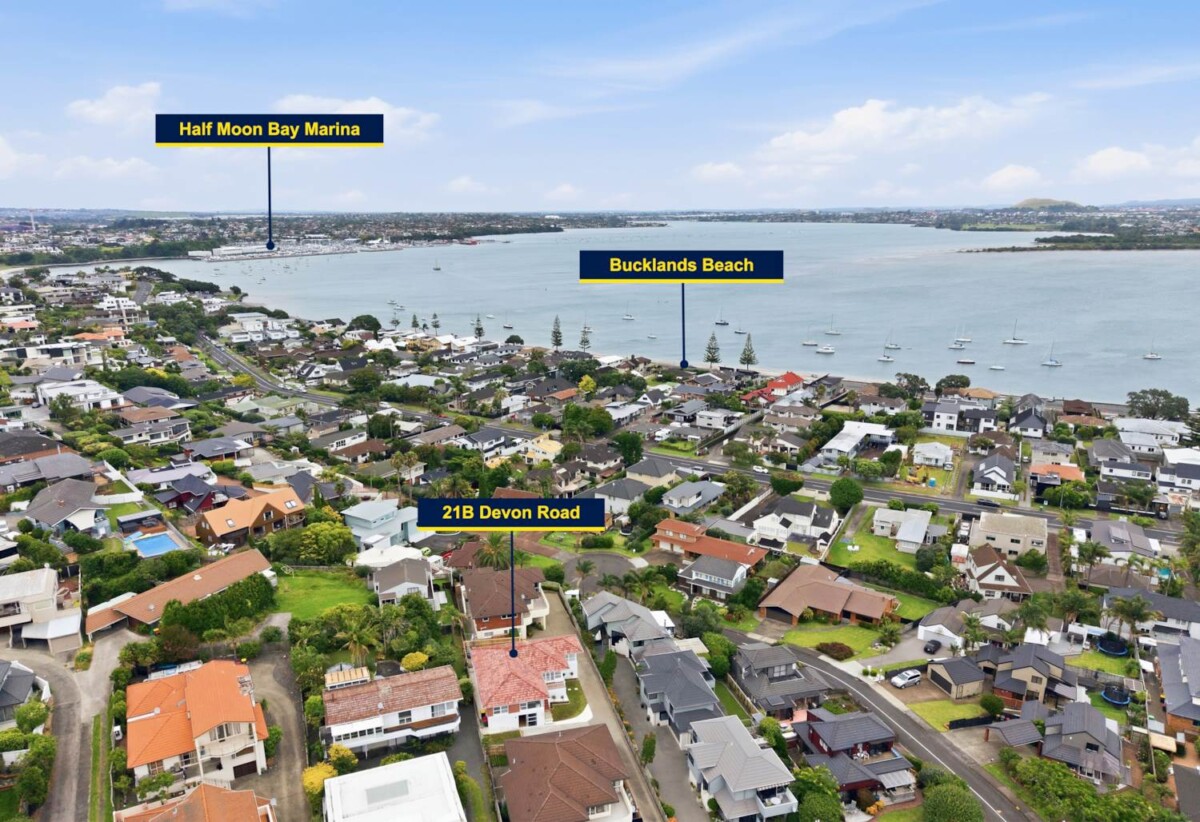 Macleans College and BBI schools zone, Brick and tile 3 beds 2 baths house, 150m2 floor area, a generous rumpus room downstairs, 0.4 km to Bucklands Beach Primary School, 21B Devon Road, Bucklands Beach, Auckland