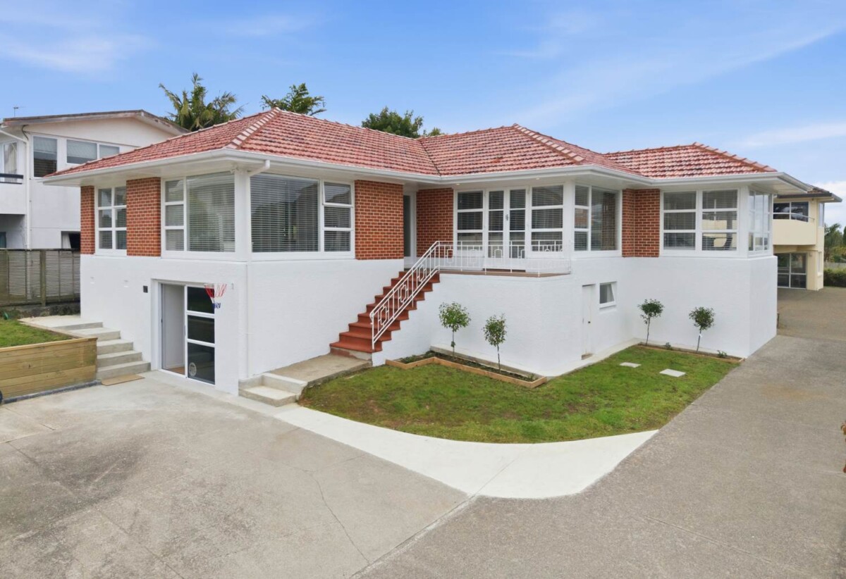 Macleans College and BBI schools zone, Brick and tile 3 beds 2 baths house, 150m2 floor area, a generous rumpus room downstairs, 0.4 km to Bucklands Beach Primary School, 21B Devon Road, Bucklands Beach, Auckland