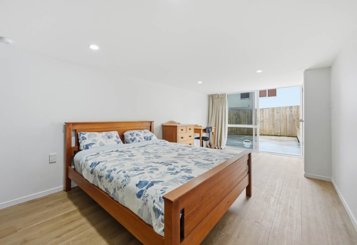 Macleans College and BBI schools zone, Brick and tile 3 beds 2 baths house, 150m2 floor area, a generous rumpus room downstairs, 0.4 km to Bucklands Beach Primary School, 21B Devon Road, Bucklands Beach, Auckland