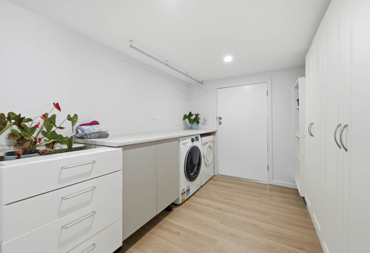 Macleans College and BBI schools zone, Brick and tile 3 beds 2 baths house, 150m2 floor area, a generous rumpus room downstairs, 0.4 km to Bucklands Beach Primary School, 21B Devon Road, Bucklands Beach, Auckland