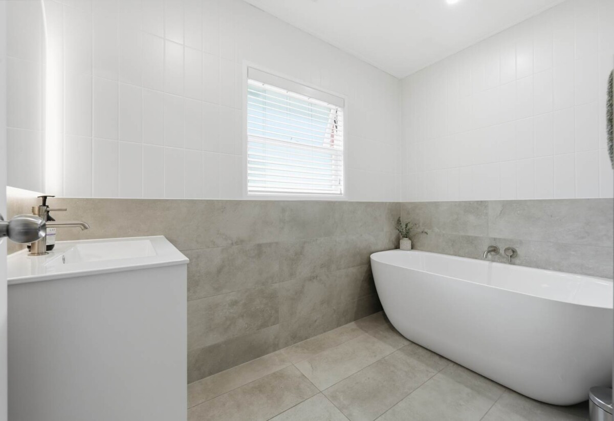 Macleans College and BBI schools zone, Brick and tile 3 beds 2 baths house, 150m2 floor area, a generous rumpus room downstairs, 0.4 km to Bucklands Beach Primary School, 21B Devon Road, Bucklands Beach, Auckland