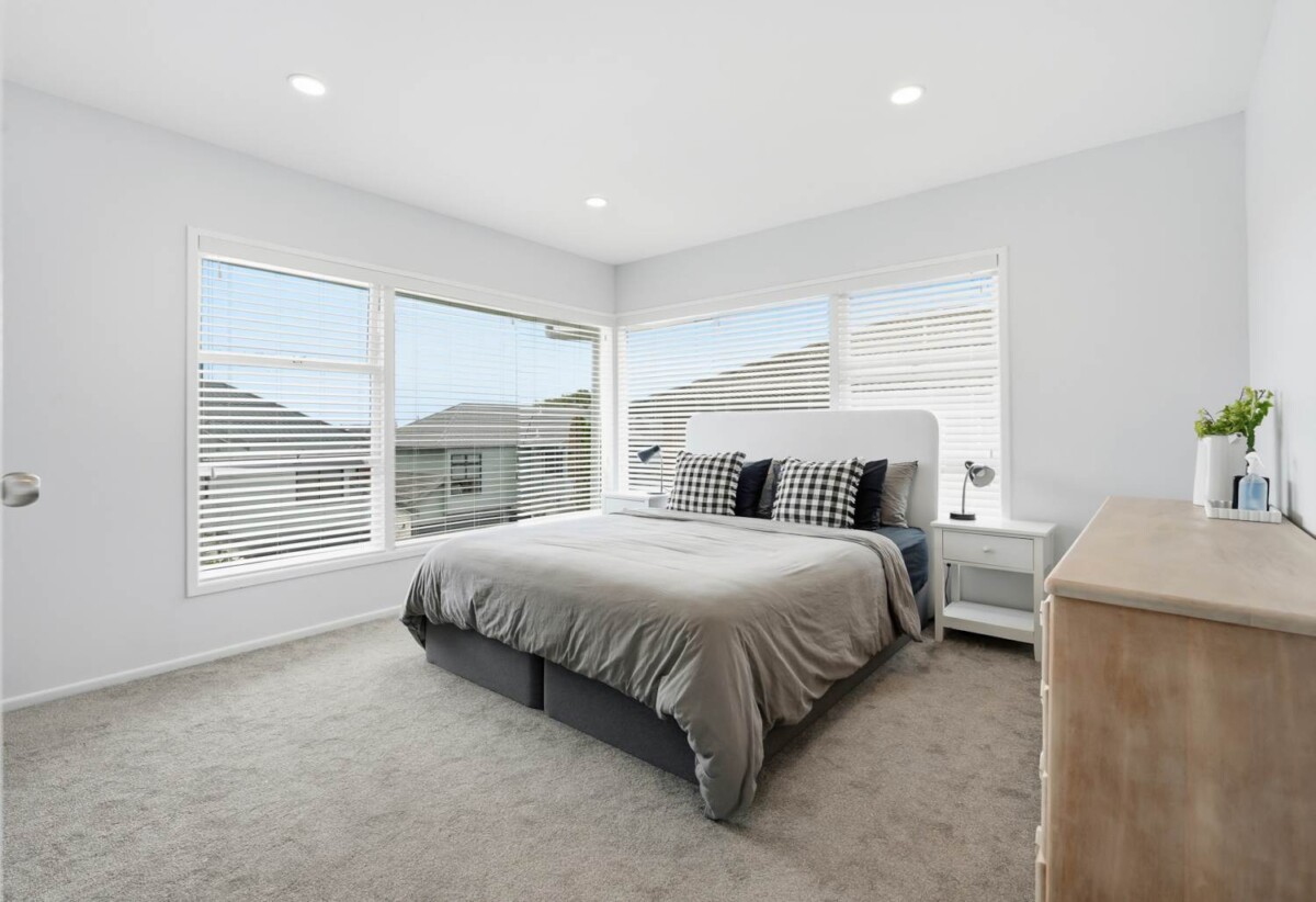 Macleans College and BBI schools zone, Brick and tile 3 beds 2 baths house, 150m2 floor area, a generous rumpus room downstairs, 0.4 km to Bucklands Beach Primary School, 21B Devon Road, Bucklands Beach, Auckland