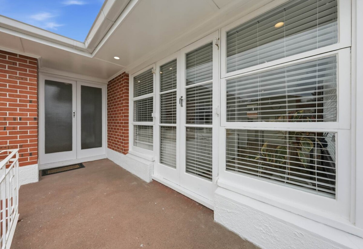 Macleans College and BBI schools zone, Brick and tile 3 beds 2 baths house, 150m2 floor area, a generous rumpus room downstairs, 0.4 km to Bucklands Beach Primary School, 21B Devon Road, Bucklands Beach, Auckland