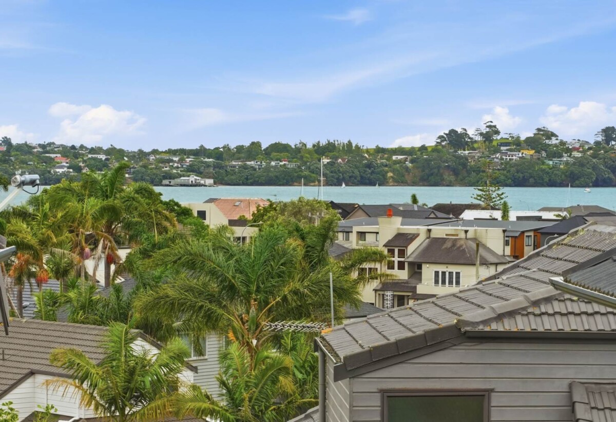Macleans College and BBI schools zone, Brick and tile 3 beds 2 baths house, 150m2 floor area, a generous rumpus room downstairs, 0.4 km to Bucklands Beach Primary School, 21B Devon Road, Bucklands Beach, Auckland