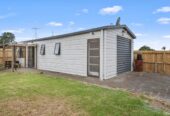 779m2 land, 4 beds 3 baths house (3 beds 2 beds house + 1 bed 1bath sleepout), All the windows have been replaced with aluminium jornery and double glazing ( including the sleepout), 0.2 km to Tamaki School, 9 Larsen Road, Panmure, Auckland