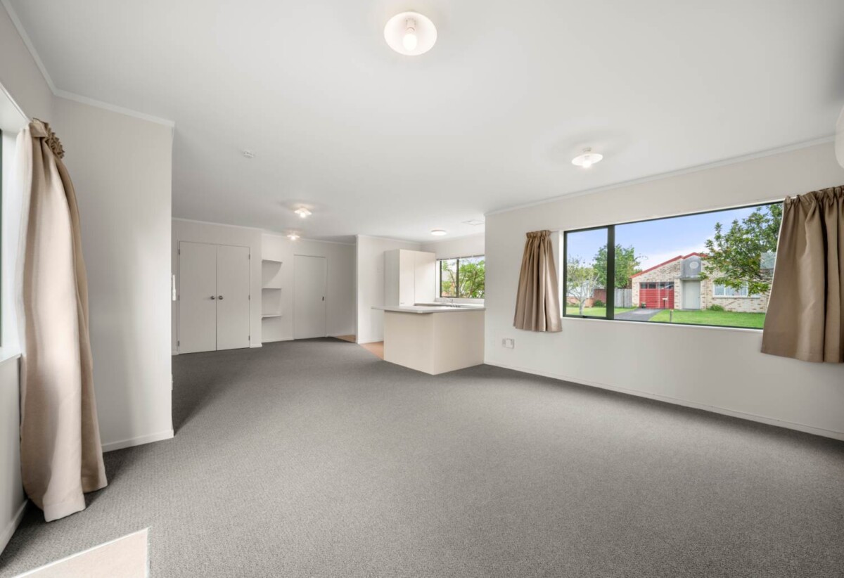 Brick and tile 3 beds house on 375m2 section, minutes to schools, supermarkets, shops, motorway access, 0.2 km to Pomaria Road School, 0.5 km to Henderson Intermediate, 0.7 km to Henderson North School, 25 Kona Crescent, Henderson, Auckland