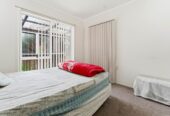 3 beds home with standalone garage, 0.9 km to Papatoetoe Intermediate, 1.1 km to Papatoetoe West School, 1.8 km to Papatoetoe High School, 2/9A Cambourne Road, Papatoetoe, Auckland