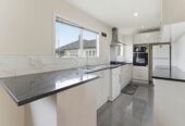 3 beds home with standalone garage, 0.9 km to Papatoetoe Intermediate, 1.1 km to Papatoetoe West School, 1.8 km to Papatoetoe High School, 2/9A Cambourne Road, Papatoetoe, Auckland