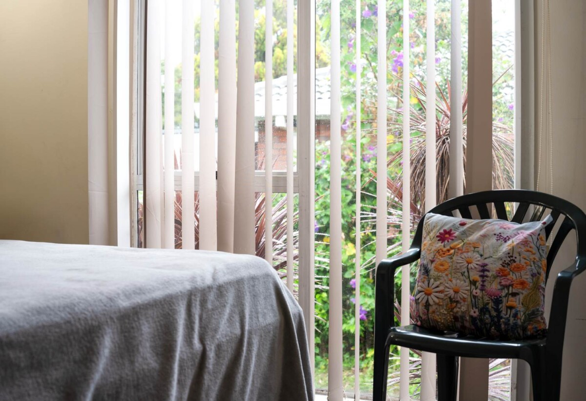 3 beds home with standalone garage, 0.9 km to Papatoetoe Intermediate, 1.1 km to Papatoetoe West School, 1.8 km to Papatoetoe High School, 2/9A Cambourne Road, Papatoetoe, Auckland