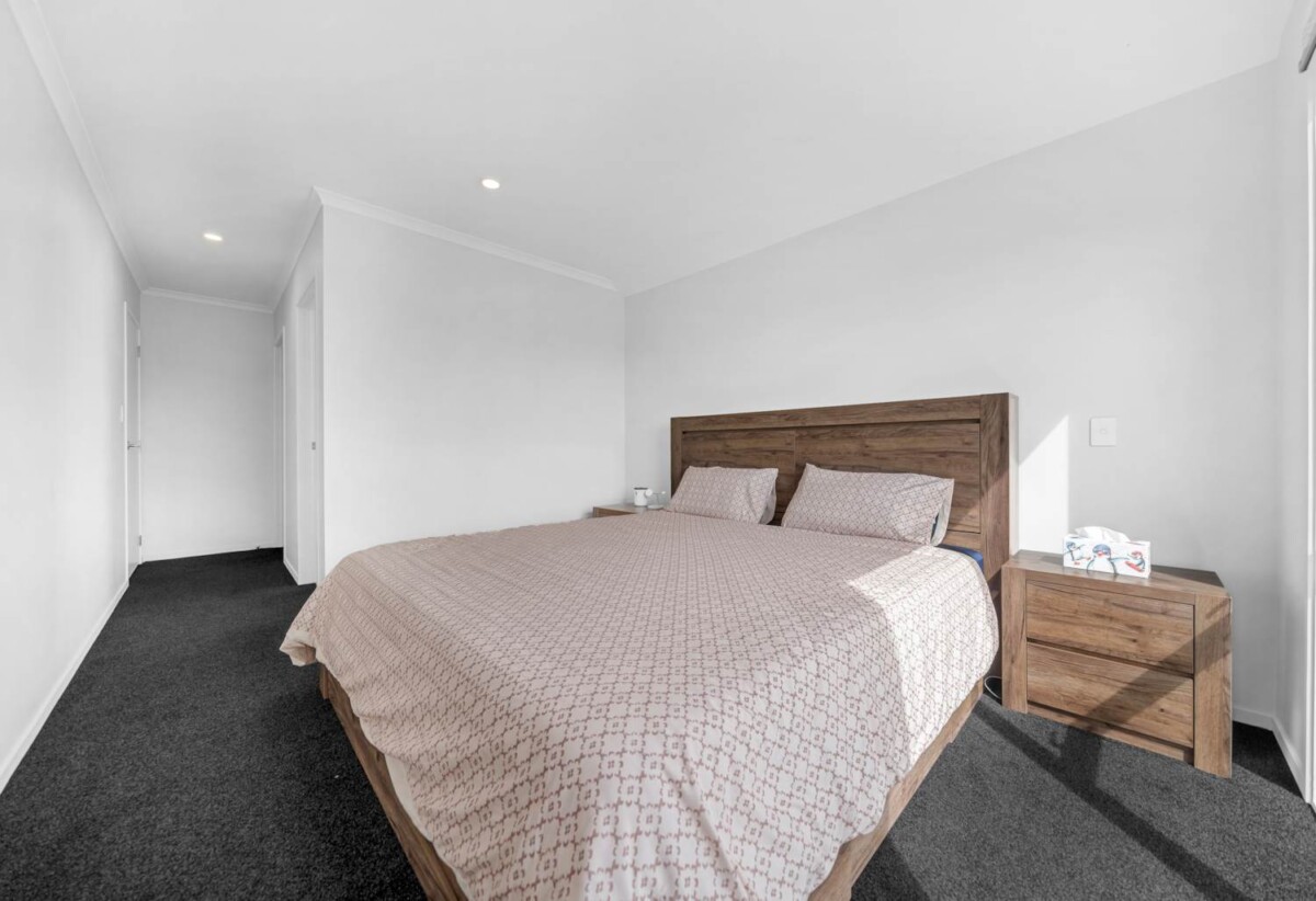 Built by renowned builder GJ Gardner, 4 beds 3 baths house with garage on 378m² section, 0.3 km to Mangapikopiko School, 1.4 km to Rosehill Intermediate, 1.6 km to Rosehill College, 5 Emerald Avenue, Rosehill, Auckland