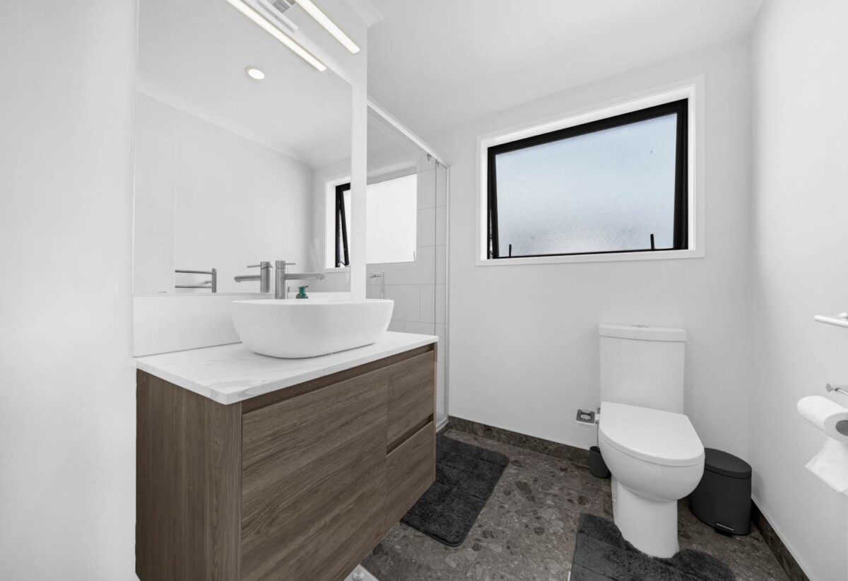 Built by renowned builder GJ Gardner, 4 beds 3 baths house with garage on 378m² section, 0.3 km to Mangapikopiko School, 1.4 km to Rosehill Intermediate, 1.6 km to Rosehill College, 5 Emerald Avenue, Rosehill, Auckland