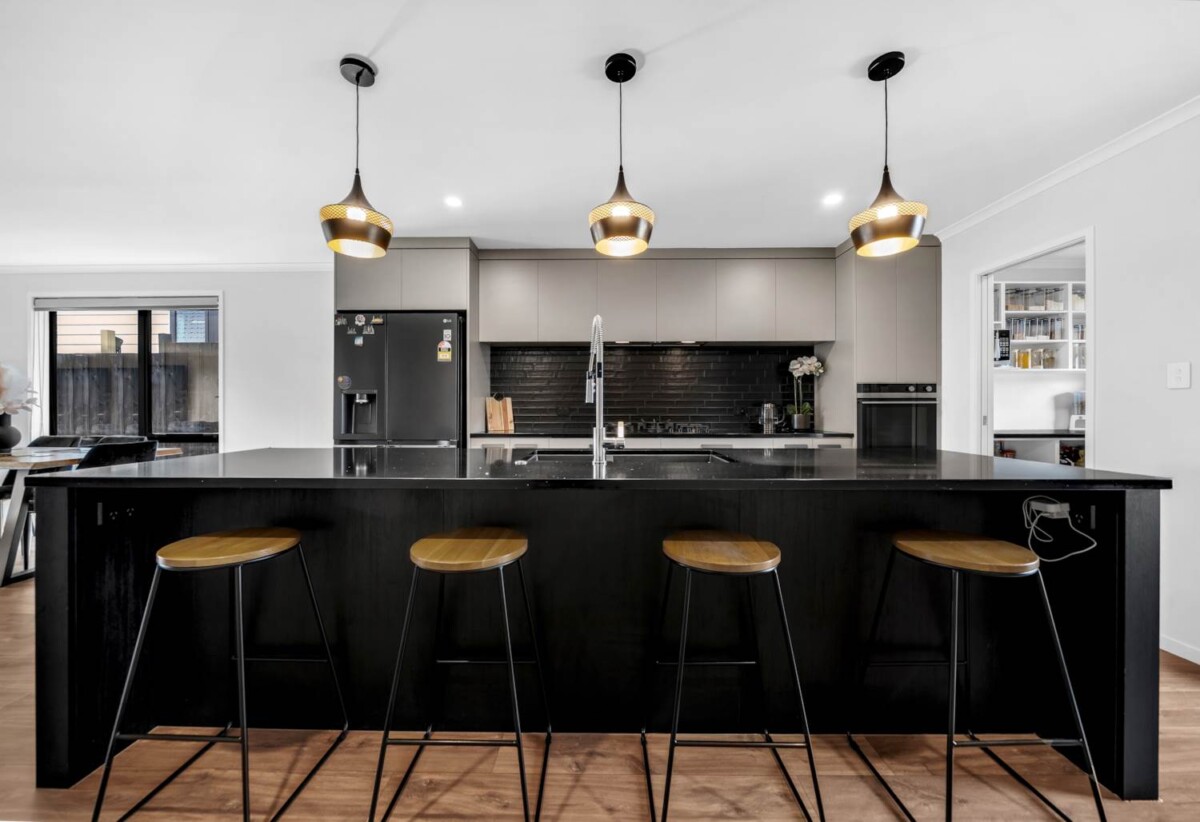 Built by renowned builder GJ Gardner, 4 beds 3 baths house with garage on 378m² section, 0.3 km to Mangapikopiko School, 1.4 km to Rosehill Intermediate, 1.6 km to Rosehill College, 5 Emerald Avenue, Rosehill, Auckland