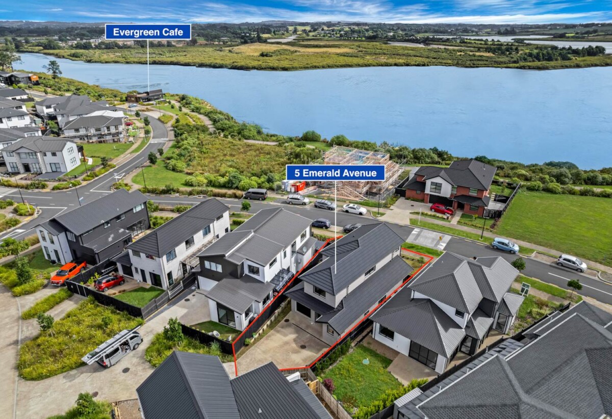 Built by renowned builder GJ Gardner, 4 beds 3 baths house with garage on 378m² section, 0.3 km to Mangapikopiko School, 1.4 km to Rosehill Intermediate, 1.6 km to Rosehill College, 5 Emerald Avenue, Rosehill, Auckland