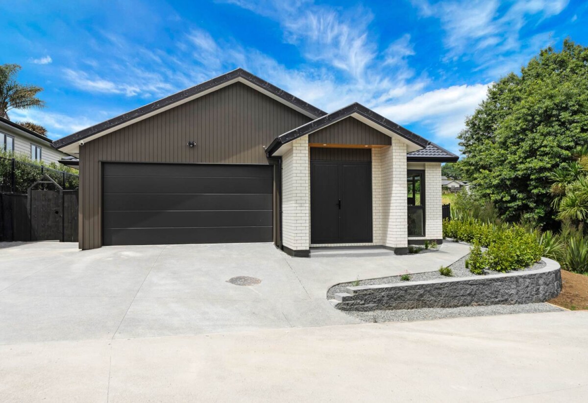 Two legal kitchens, brandnew 5 beds (3+2 or 4+1) 3.5 baths house, A self-contained wing with its own legal kitchen and living area, 75 Rongoa Maori Way, Pukekohe, Auckland