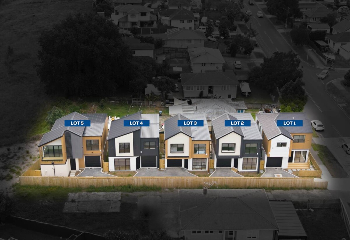 Brandnew standalone 4 beds 2.5 baths home with garage, close to Glen Innes Train Station, PaknSave Supermarket, local shops, schools, beach, 0.5 km to Glen Innes School, 4/65 Apirana Avenue, Glen Innes, Auckland
