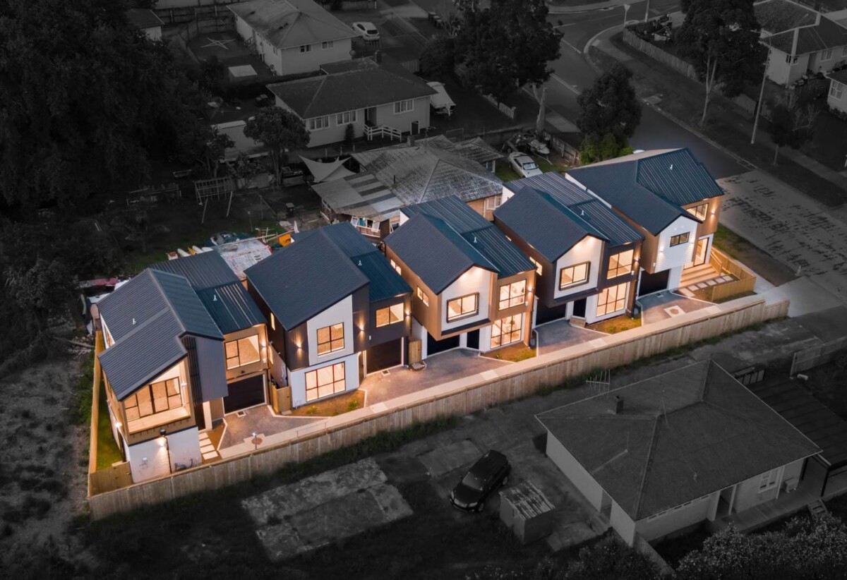 Brandnew standalone 4 beds 2.5 baths home with garage, close to Glen Innes Train Station, PaknSave Supermarket, local shops, schools, beach, 0.5 km to Glen Innes School, 3/65 Apirana Avenue, Glen Innes, Auckland