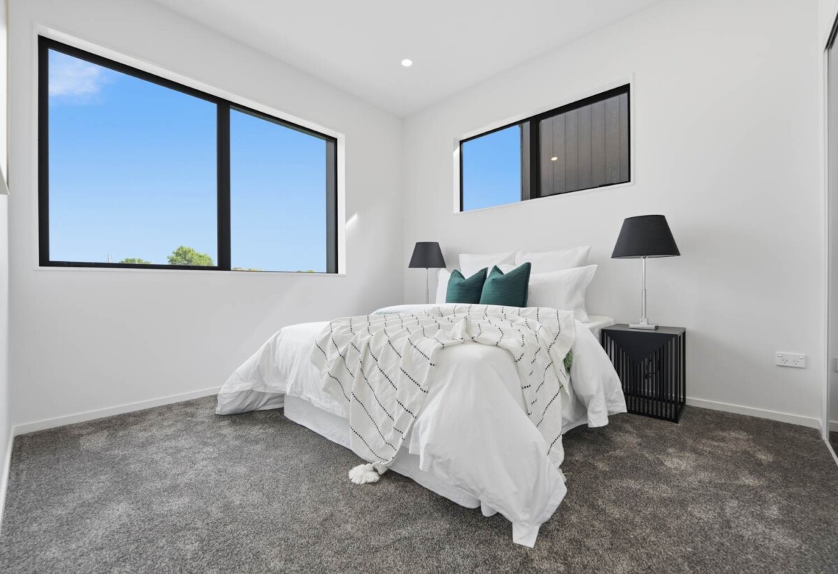 Brandnew standalone 4 beds 2.5 baths home with garage, close to Glen Innes Train Station, PaknSave Supermarket, local shops, schools, beach, 0.5 km to Glen Innes School, 4/65 Apirana Avenue, Glen Innes, Auckland