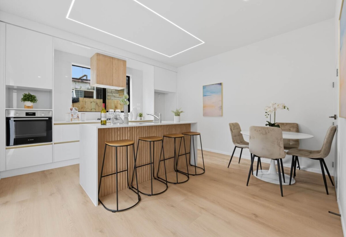Brandnew standalone 4 beds 2.5 baths home with garage, close to Glen Innes Train Station, PaknSave Supermarket, local shops, schools, beach, 0.5 km to Glen Innes School, 3/65 Apirana Avenue, Glen Innes, Auckland