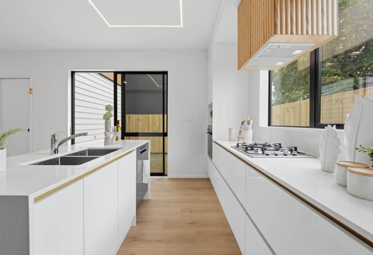Brandnew standalone 4 beds 2.5 baths home with garage, close to Glen Innes Train Station, PaknSave Supermarket, local shops, schools, beach, 0.5 km to Glen Innes School, 3/65 Apirana Avenue, Glen Innes, Auckland