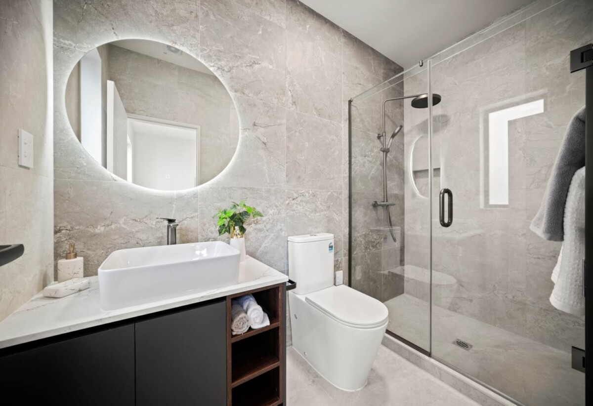 Brandnew 5 beds 4.5 baths house on 400m2 section, with 1 bed granny ground floor, 0.7km to Scott Point Primary School, 1.1 km to Hobsonville Point Secondary School, 6 Pukeko Road, Hobsonville, Auckland