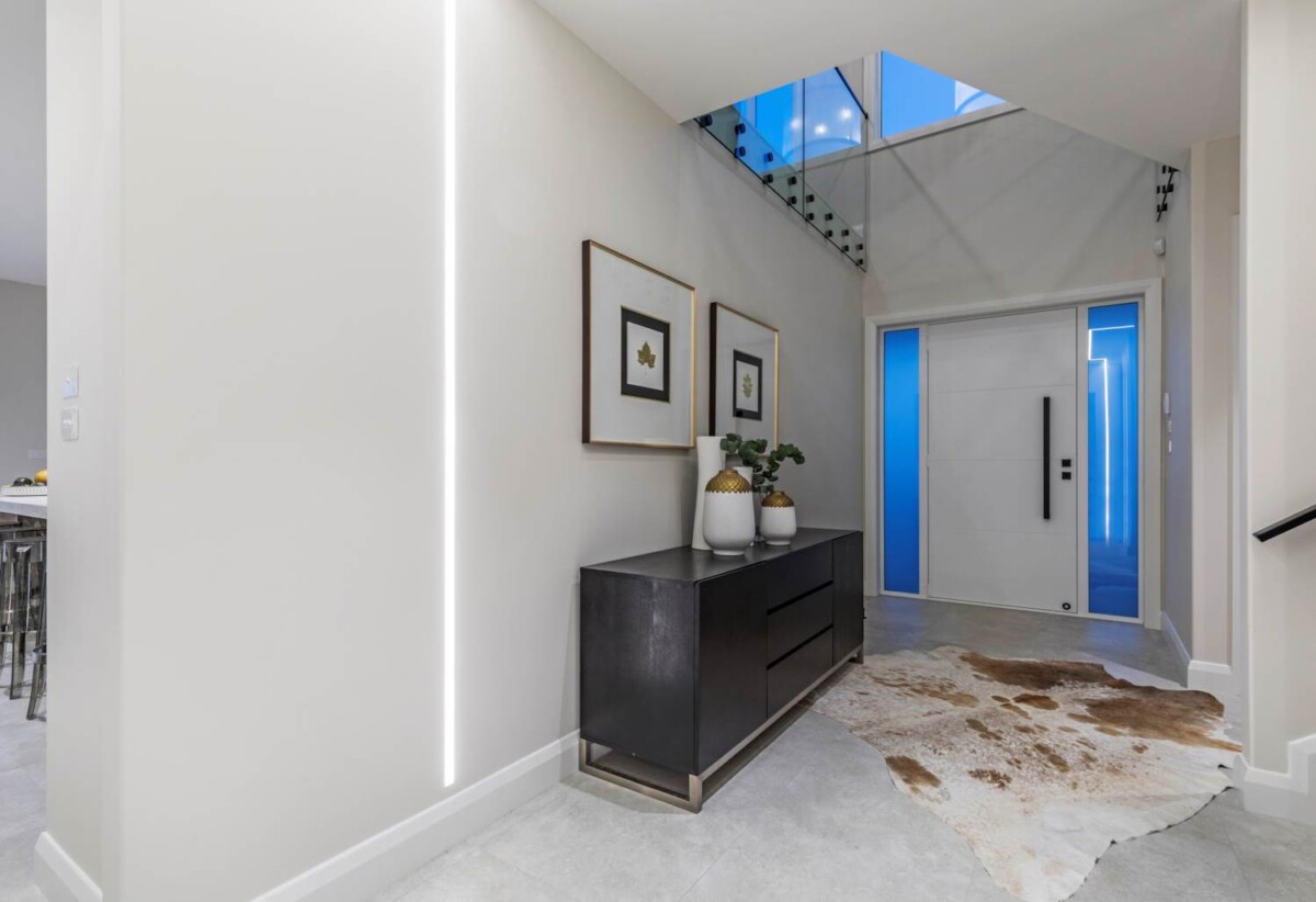 Albany school zone, 2 dwellings ( 6 beds 3 baths house + 1 bed 1 bath house), 565m2 7 beds house on 1501m2 section, close to schools, reserve, water access, Albany mall, 0.9 km to Greenhithe School, 11 Henry Blyth Lane, Greenhithe, Auckland