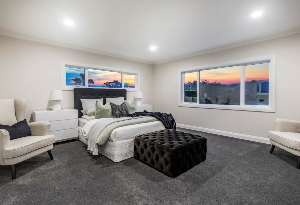 Albany school zone, 2 dwellings ( 6 beds 3 baths house + 1 bed 1 bath house), 565m2 7 beds house on 1501m2 section, close to schools, reserve, water access, Albany mall, 0.9 km to Greenhithe School, 11 Henry Blyth Lane, Greenhithe, Auckland