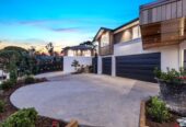 Albany school zone, 2 dwellings ( 6 beds 3 baths house + 1 bed 1 bath house), 565m2 7 beds house on 1501m2 section, close to schools, reserve, water access, Albany mall, 0.9 km to Greenhithe School, 11 Henry Blyth Lane, Greenhithe, Auckland
