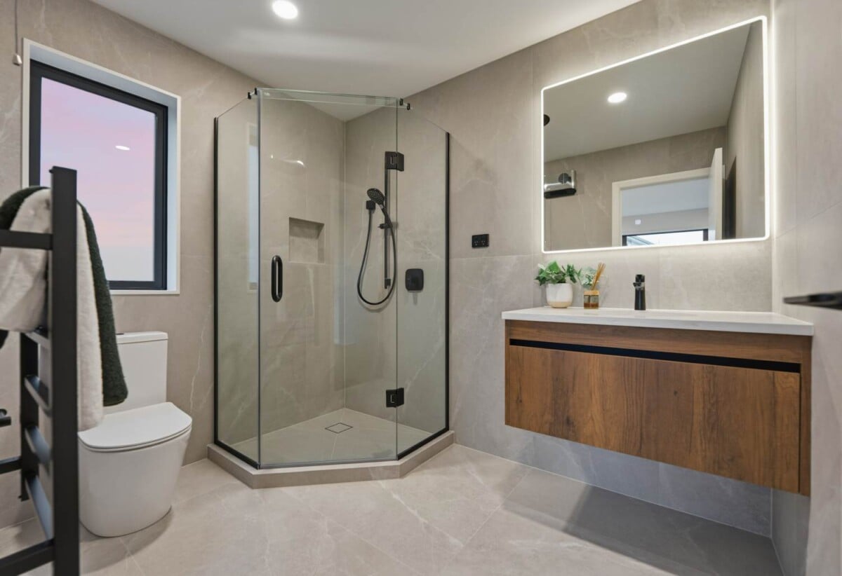 327m2 5 beds 5.5 baths house on 454m2 section, 5 ensuites, minutes to beaches, schools, Long Bay village, 1.4 km to Long Bay College, 1.5 km to Long Bay School, 148 Te Oneroa Way, Long Bay, Auckland