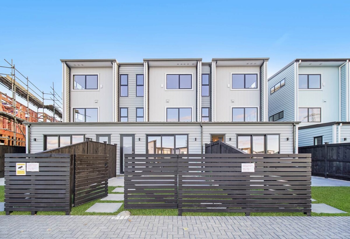 Brandnew 5 beds home with car park on 172m2 section, 2 ensuites, Costco is coming, New shopping mall is coming as well as new train station, 149 Bremner Road, Karaka, Auckland