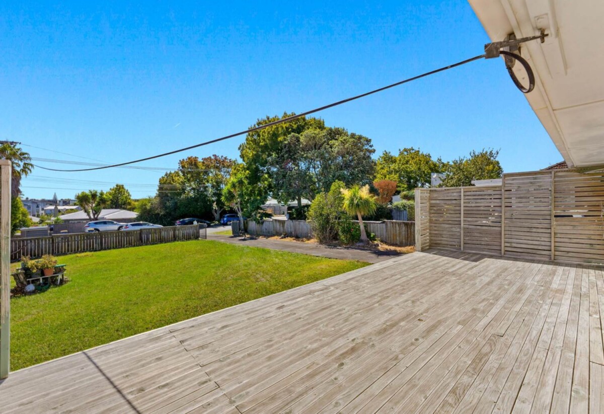 Vendors cashing out, 2 beds house on 812m2 section, currently rented, Mixed Housing Urban zone, 0.7 km to Henderson School, 4 Duncan Avenue, Te Atatu South, Auckland