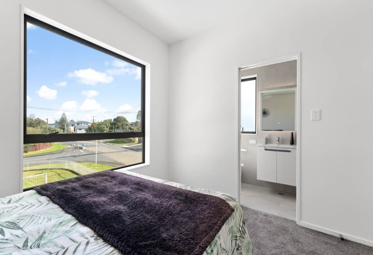 Brandnew 4 beds 4 baths home with garage, 1 bed 1 bath ground floor, 0.1 km to Rutherford School, 0.3 km to Rutherford College, 1.5 km to Te Atatu Intermediate, 4/4 Toru Street, Te Atatu Peninsula, Auckland