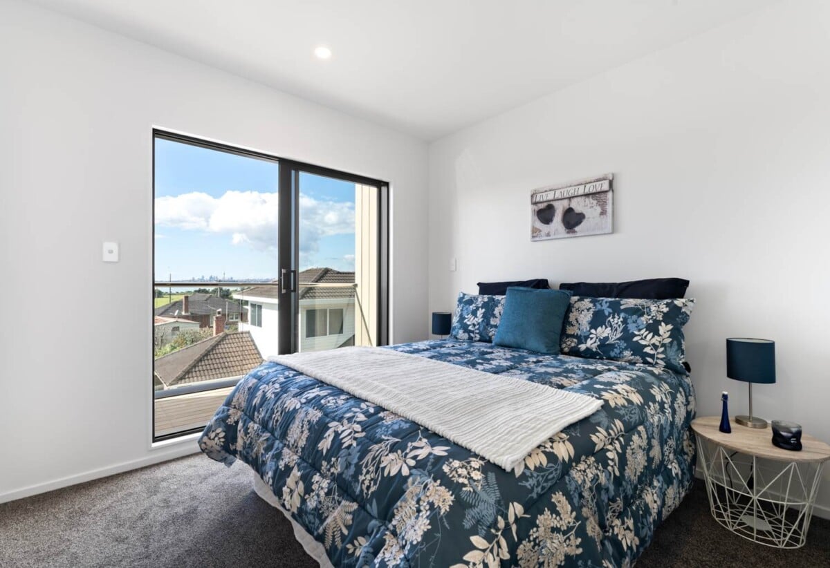 Brandnew 4 beds 4 baths home with garage, 1 bed 1 bath ground floor, 0.1 km to Rutherford School, 0.3 km to Rutherford College, 1.5 km to Te Atatu Intermediate, 4/4 Toru Street, Te Atatu Peninsula, Auckland