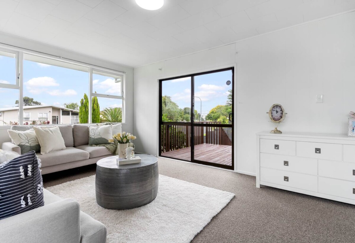 3 beds house on 607m² section, Zoning: Current MH Suburban / Proposed MH Urban (PC 120), CV 2024: $780,000 ( council rates $2,876 ), 1.4 km to Manurewa Intermediate, 46 Dagenham Street, Manurewa, Auckland