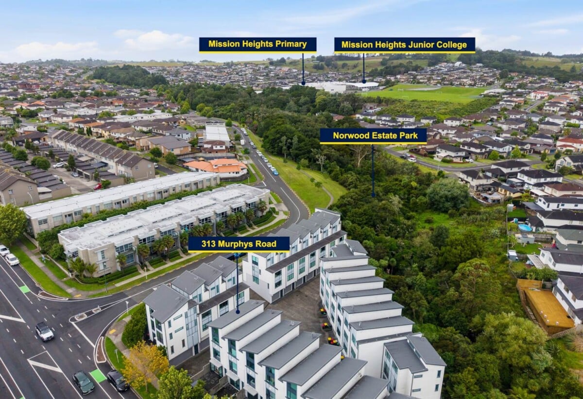 Freehold 4 beds 2 baths home with garage, 0.6 km to Mission Heights Primary School, 0.5 km to Mission Heights Junior College, 0.8 km to Ormiston Senior College, 313 Murphys Road, Flat Bush, Auckland