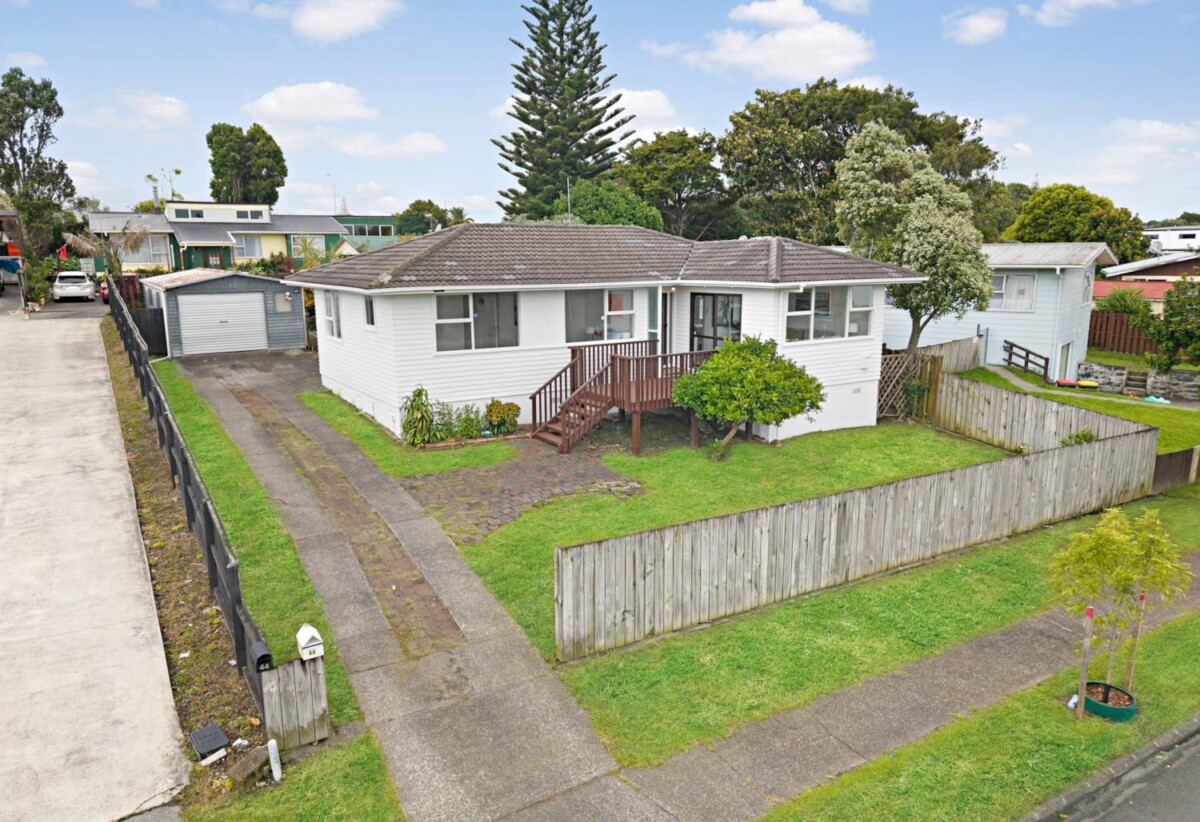 3 beds house on 607m² section, Zoning: Current MH Suburban / Proposed MH Urban (PC 120), CV 2024: $780,000 ( council rates $2,876 ), 1.4 km to Manurewa Intermediate, 46 Dagenham Street, Manurewa, Auckland