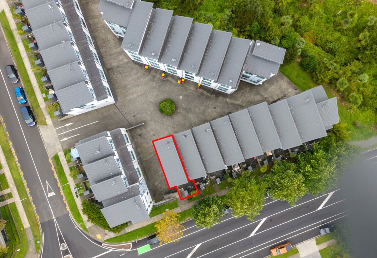 Freehold 4 beds 2 baths home with garage, 0.6 km to Mission Heights Primary School, 0.5 km to Mission Heights Junior College, 0.8 km to Ormiston Senior College, 313 Murphys Road, Flat Bush, Auckland