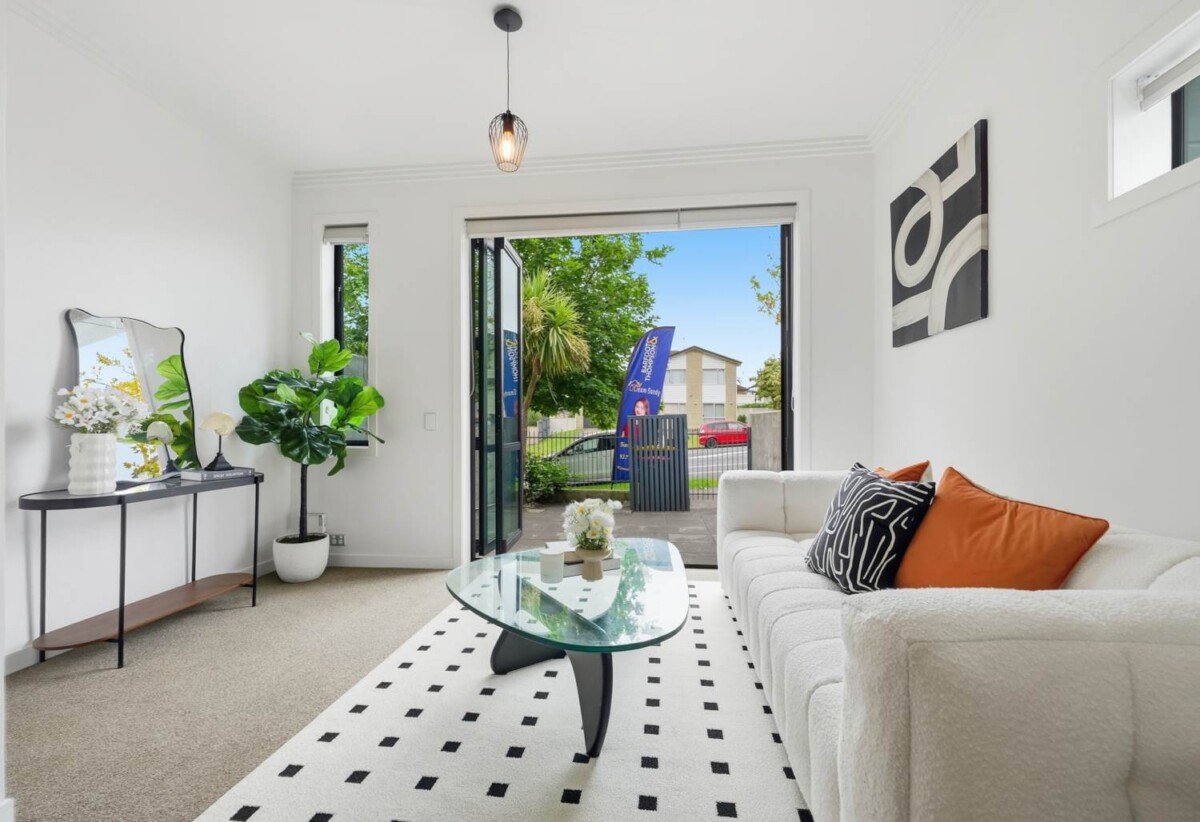 Freehold 4 beds 2 baths home with garage, 0.6 km to Mission Heights Primary School, 0.5 km to Mission Heights Junior College, 0.8 km to Ormiston Senior College, 313 Murphys Road, Flat Bush, Auckland