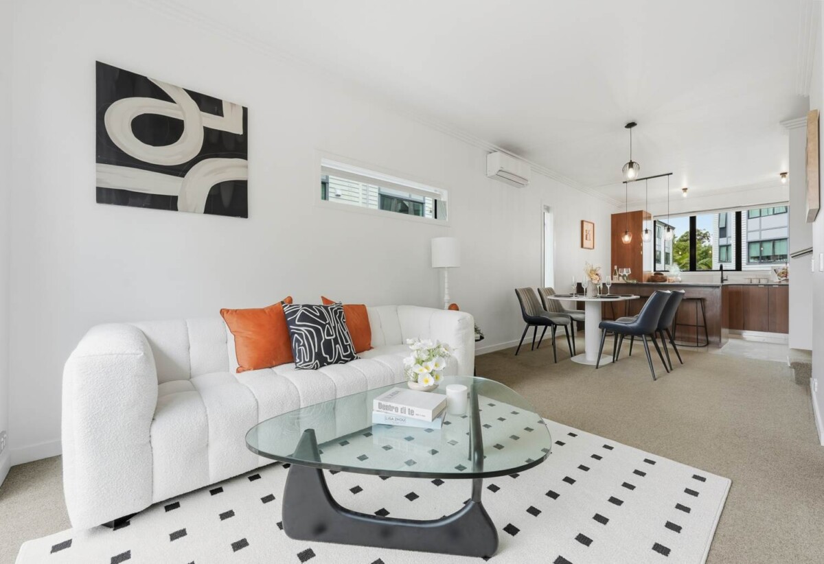 Freehold 4 beds 2 baths home with garage, 0.6 km to Mission Heights Primary School, 0.5 km to Mission Heights Junior College, 0.8 km to Ormiston Senior College, 313 Murphys Road, Flat Bush, Auckland