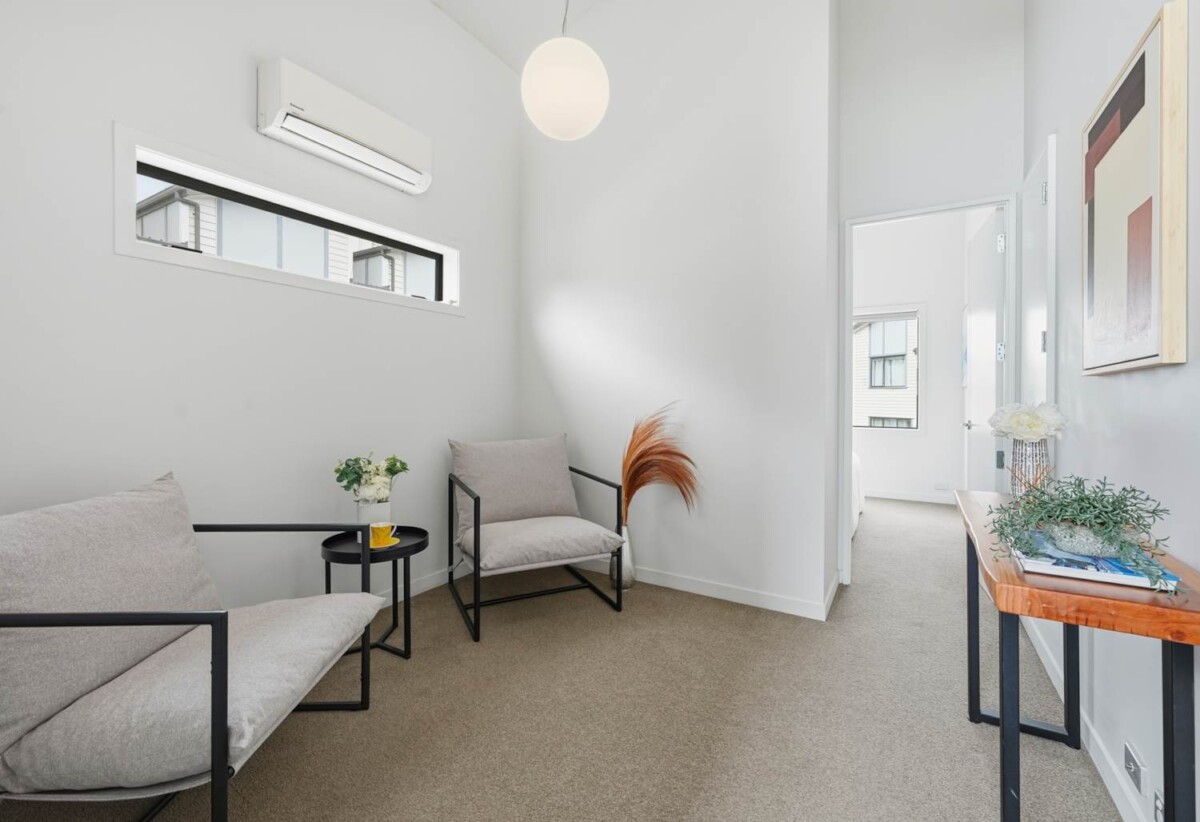 Freehold 4 beds 2 baths home with garage, 0.6 km to Mission Heights Primary School, 0.5 km to Mission Heights Junior College, 0.8 km to Ormiston Senior College, 313 Murphys Road, Flat Bush, Auckland