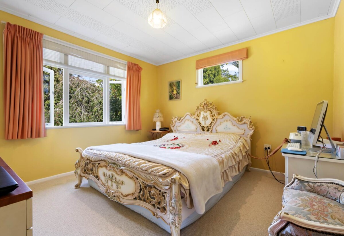 3 beds + 1 big office room on 4.0471ha land, 2 standalone garage, 4 large metal sheds (approx. 700m² each), 1.3 km to Whenuapai School, 4 km to Hobsonville Point Secondary School, 33 Riverlea Road, Whenuapai, Auckland