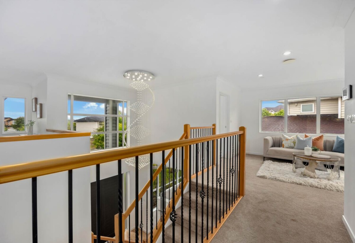 333m2 6 beds 4 baths house on 589m² section, with 2 beds granny, 0.5 km to Upper Harbour Primary School, 1.4 km to Greenhithe School, 2.0 km to Albany Junior High School, 60 Huntington Park Drive, Greenhithe, Auckland