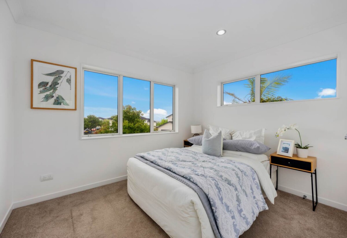 333m2 6 beds 4 baths house on 589m² section, with 2 beds granny, 0.5 km to Upper Harbour Primary School, 1.4 km to Greenhithe School, 2.0 km to Albany Junior High School, 60 Huntington Park Drive, Greenhithe, Auckland