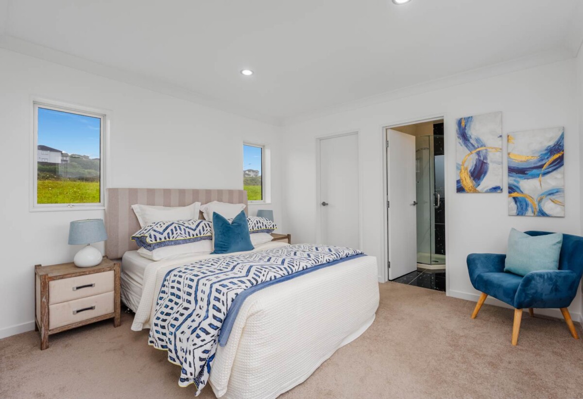 333m2 6 beds 4 baths house on 589m² section, with 2 beds granny, 0.5 km to Upper Harbour Primary School, 1.4 km to Greenhithe School, 2.0 km to Albany Junior High School, 60 Huntington Park Drive, Greenhithe, Auckland