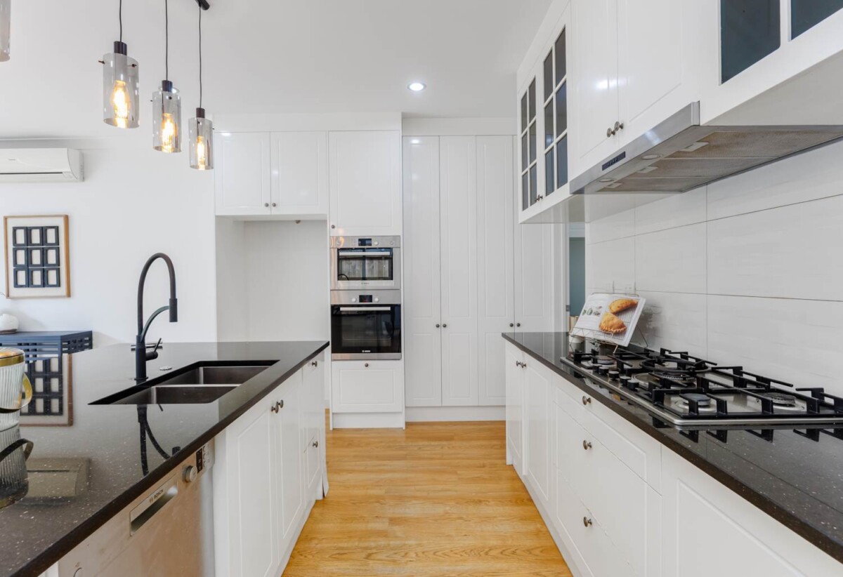 333m2 6 beds 4 baths house on 589m² section, with 2 beds granny, 0.5 km to Upper Harbour Primary School, 1.4 km to Greenhithe School, 2.0 km to Albany Junior High School, 60 Huntington Park Drive, Greenhithe, Auckland