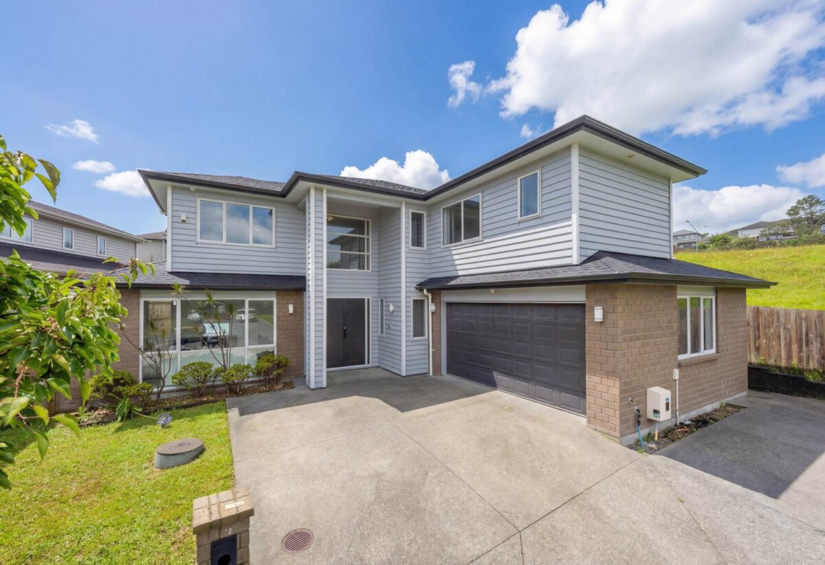 333m2 6 beds 4 baths house on 589m² section, with 2 beds granny, 0.5 km to Upper Harbour Primary School, 1.4 km to Greenhithe School, 2.0 km to Albany Junior High School, 60 Huntington Park Drive, Greenhithe, Auckland