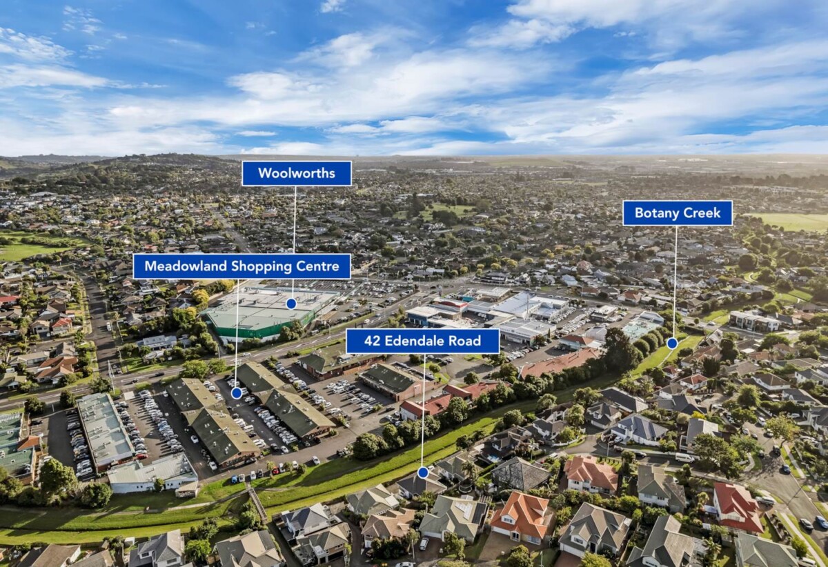 Brick and tile 4 beds 3 baths house on 320m2 section, close to schools, shopping centres, 0.9 km to Somerville Intermediate School, 42A Edendale Road, Somerville, Auckland
