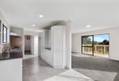 6 beds 2.5 baths houses on 1.4258ha land, a 4 beds 1.5 bath main home + 2 beds 1 bath cottage, currently rented for rented at $690 and $650 per week, 2.4 km to Coatesville School, 2.5 to Albany Senior High School, 136 Ridge Road, Coatesville, Auckland
