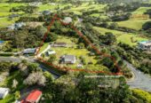 6 beds 2.5 baths houses on 1.4258ha land, a 4 beds 1.5 bath main home + 2 beds 1 bath cottage, currently rented for rented at $690 and $650 per week, 2.4 km to Coatesville School, 2.5 to Albany Senior High School, 136 Ridge Road, Coatesville, Auckland