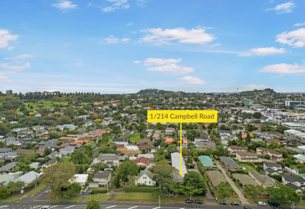 Brick 3 beds 1 bath home with car park, 0.8 km to Cornwall Park District School, 1.1 km to Remuera Intermediate, 1.2 km to One Tree Hill College, 1/214 Campbell Road, Greenlane, Auckland
