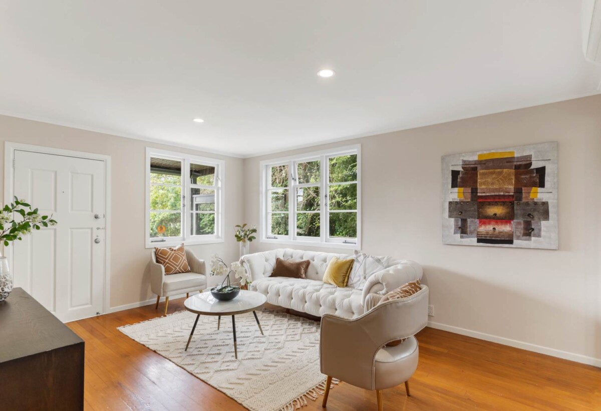 Brick 3 beds 1 bath home with car park, 0.8 km to Cornwall Park District School, 1.1 km to Remuera Intermediate, 1.2 km to One Tree Hill College, 1/214 Campbell Road, Greenlane, Auckland